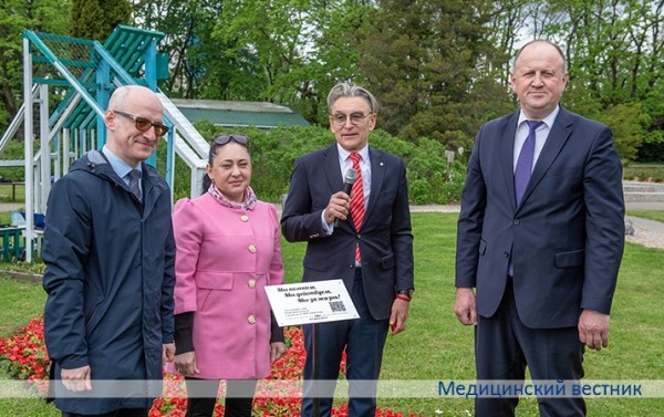 
			В Ботаническом саду высадили клумбу в память об умерших от СПИДа		