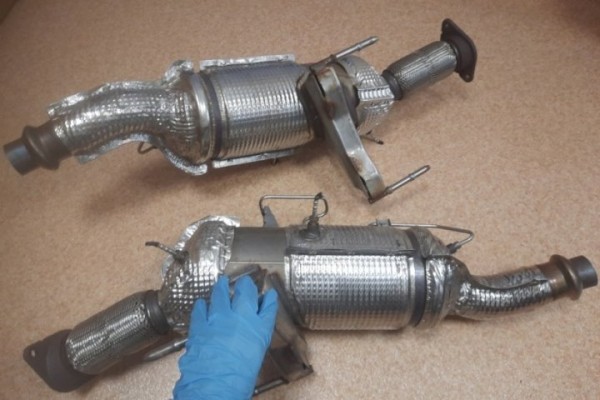 В Варшаве белорус и россиянин срезали с машин нейтрализаторы В Варшаве белорус и россиянин срезали с машин нейтрализаторы