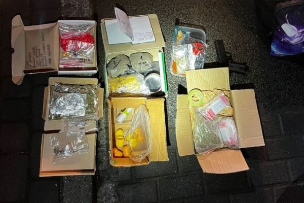 В польском городе Гданьск задержали двух 25-летних украинцев и 24-летнюю белоруску с значительным количеством наркотиков В польском городе Гданьск задержали двух 25-летних украинцев и 24-летнюю белоруску с значительным количеством наркотиков