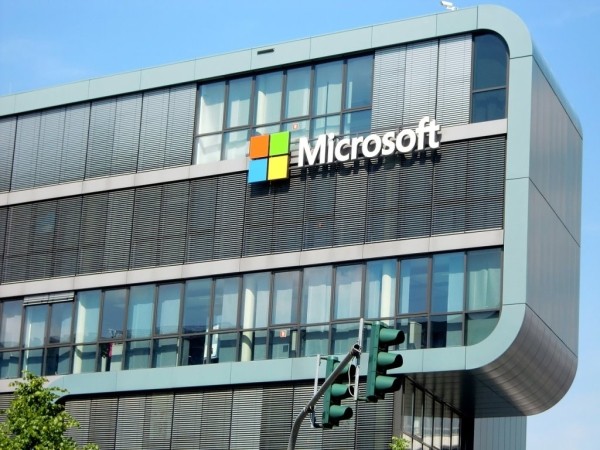 Microsoft ненадолго стала самой дорогой компанией в мире, опередив Apple Microsoft ненадолго стала самой дорогой компанией в мире, опередив Apple