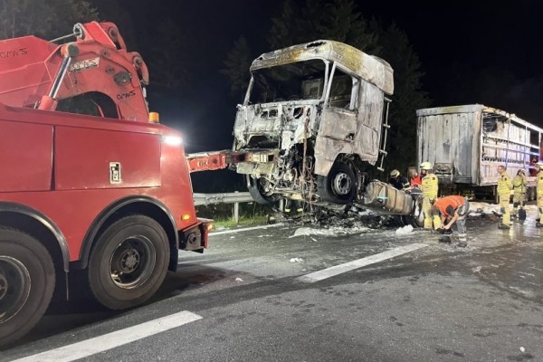 В Австрии тягач белоруса сгорел от попавшего под него мотоцикла