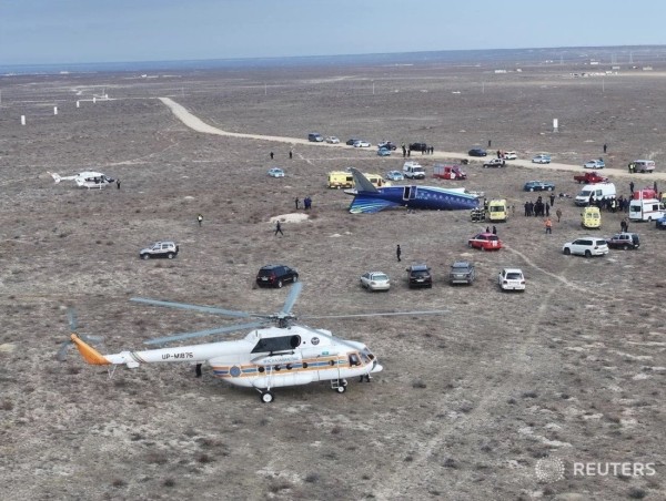В Казахстане упал пассажирский самолет — видео и фото