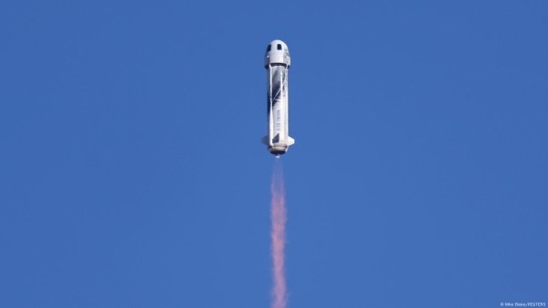 
												В космос — без мужчин: Кэти Перри и невеста Джеффа Безоса слетали в космос на корабле Blue Origin
											